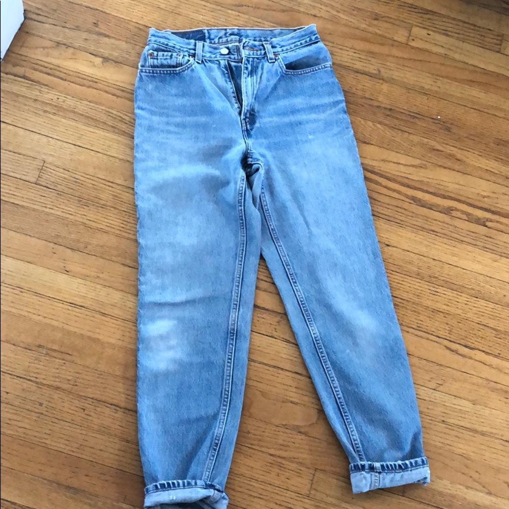 Vintage Levi’s 512 high waist jeans. Medium